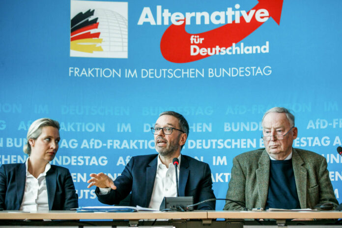 Enger zusammen: Kickl bei AfD-Chefs Alice Weidel und Alexander Gauland in Berlin.