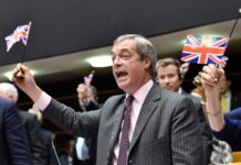 Nigel Farage freut sich über den Brexit, den er nur als ersten Schritt zur Auflösung des europäischen Friedensprojektes betrachtet.