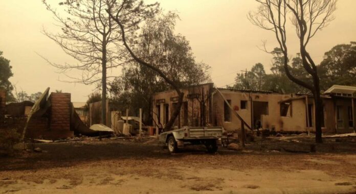 Nach der verheerenden Feuersbrunst in Mallacoota, bei dem viele Einheimische alles verloren haben, ist der Zusammenhalt in dem Dorf an der Südostküste Australiens groß.
