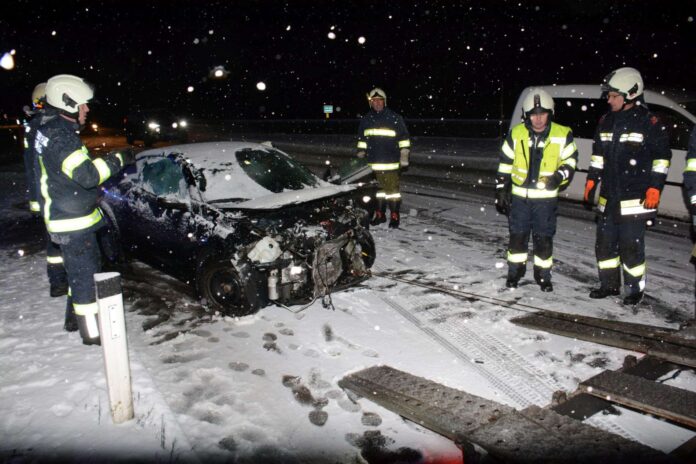 Unfall auf der schneebedeckten B126
