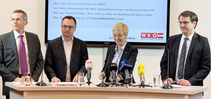 V. l.: Wilfried Seyruck, Florian Steinhart, WKOÖ-Präsidentin Doris Hummer und Walter Hemetsberger.