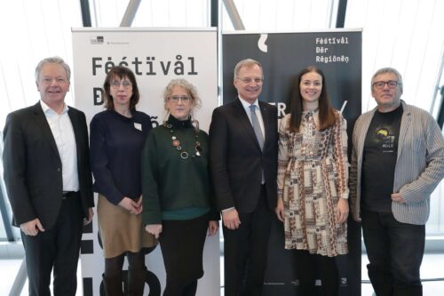 Von links: Alexander Scheutz (Bürgermeister Hallstatt), Susanne Blaimschein (Obfrau FdR), Andrea Hummer (kaufmännische Leitung FdR, Landeshauptmann Thomas Stelzer, Marija Gavric (Kulturstadträtin Bad Ischl) Airan Berg (künstlerischer Leiter FdR)