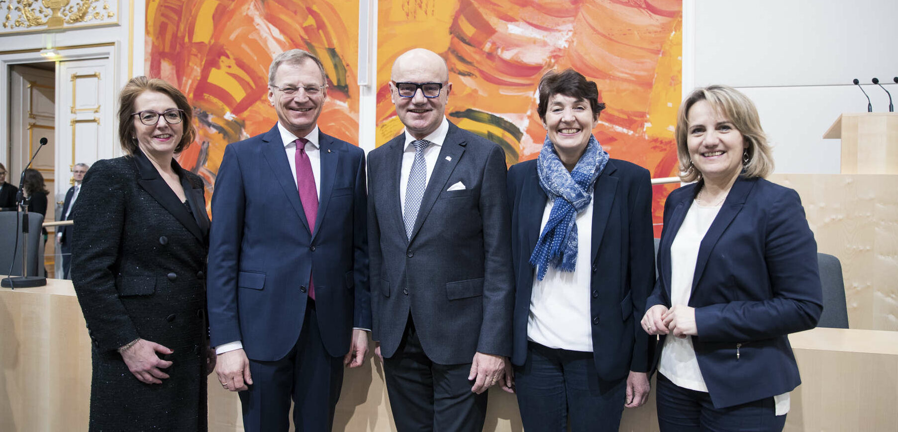 Das starke OÖVP- Team in der Länderkammer (v. l.): Judith Ringer, LH Stelzer, BR-Präsident Seeber, Andrea Holzner und Johanna Miesenberger.