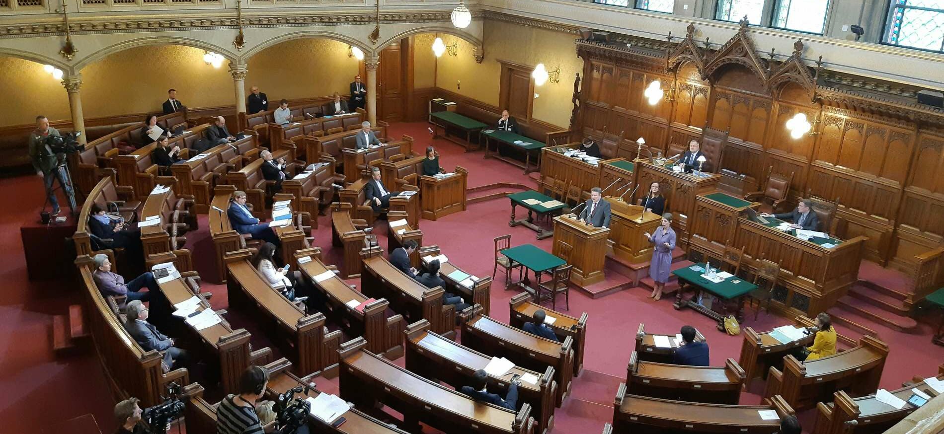 Sowohl inhaltlich als auch formal stand die Sitzung des Wiener Gemeinderates am Donnerstag ganz im Zeichen der aktuellen Corona-Krise statt.