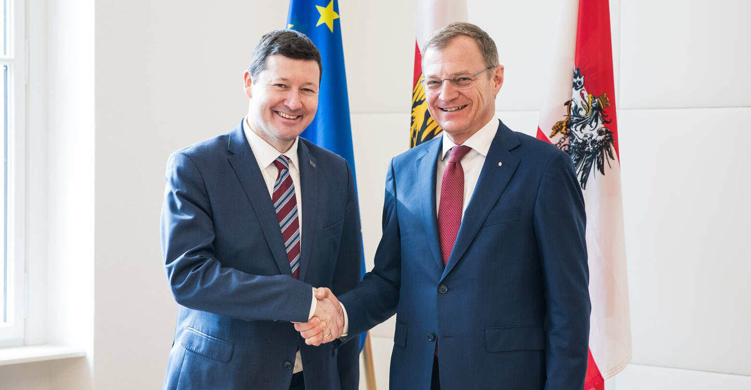 Der Leiter der Vertretung der Europäischen Kommission in Österreich, Selmayr, mit LH Stelzer