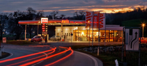 Über mehr als 100 Tankstellen verfügt AVIA in Österreich, nun will man auch Strom und Gas anbieten.