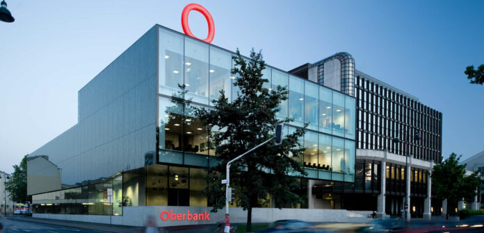 Oberbank'ta yaklaşık 800 çalışan evden çalışıyor.  Menkul kıymetler işi gibi şirket açısından kritik süreçler üç konuma bölünmüştür.