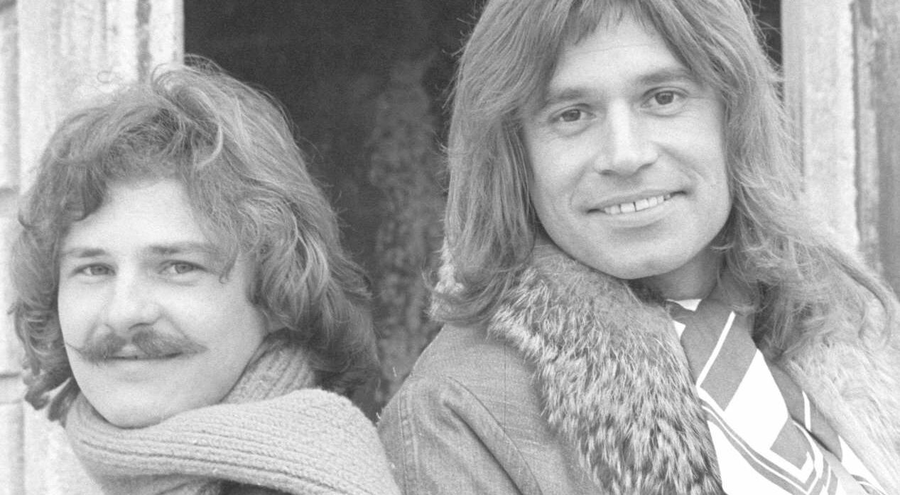 1976 mit Robinson und „My Little World“beim Songfestival, 2020 beim „kleinen“Song Contest in der Jury: Waterloo (r).