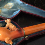 Eine Meerschaumpfeife für Hundeliebhaber: zu sehen ab 27. Mai im K-Hof Kammerhofmuseum in Gmunden.