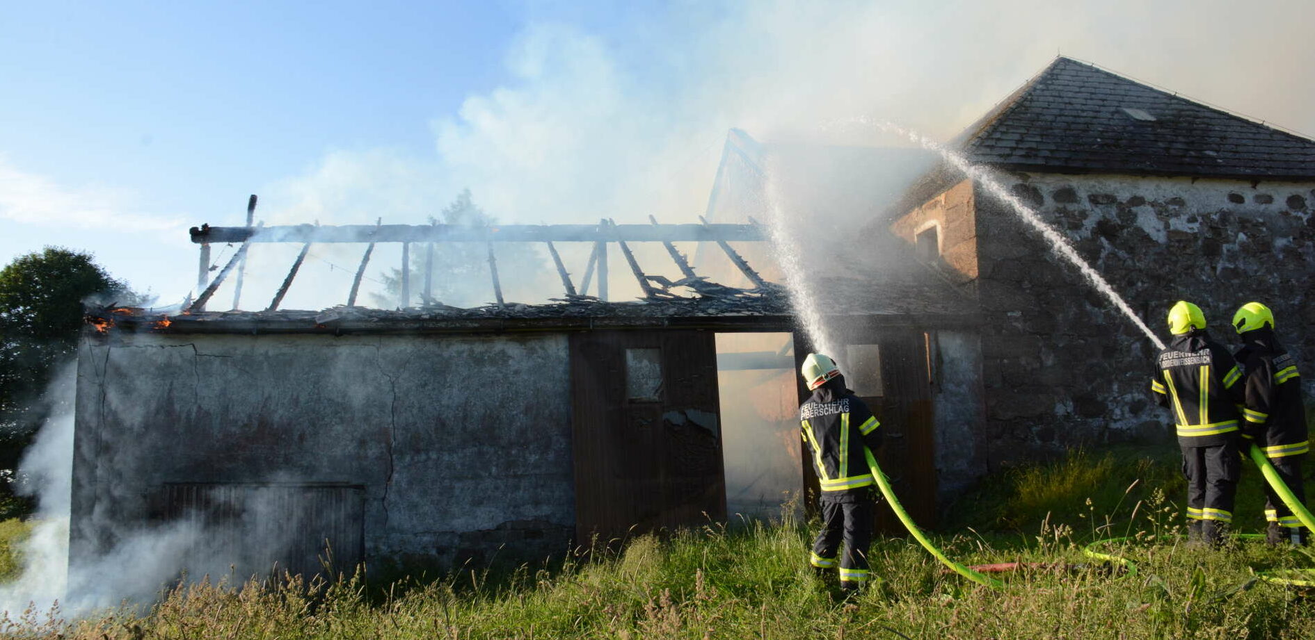 Trotz des raschen Feuerwehreinsatzes konnte das Wirtschaftsgebäude beim Brand in der Ortschaft Bernhardschlag nicht mehr gerettet werden.