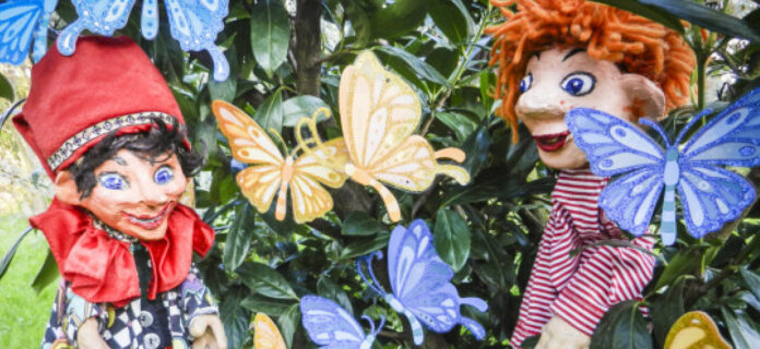 Kasperl, Seppy und der kleine Drache Basti möchten auf der bunten Sommerwiese Schmetterlinge anschauen. Doch dann kommt alles ganz anders ...