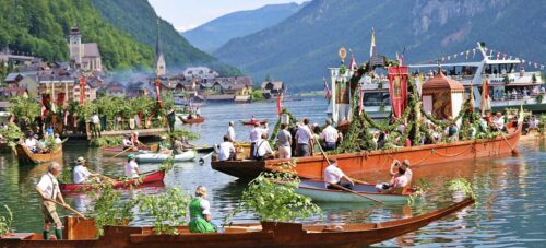 Wegen der Corona-Pandemie finden auch die traditionellen Seeprozessionen in Hallstatt und Traunkirchen heuer nicht statt.