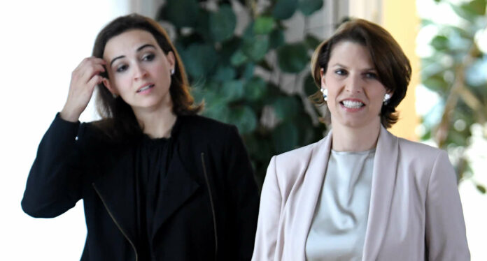 Justizministerin Alma Zadic (l., Grüne) und Verfassungsministerin Karoline Edtstadler (ÖVP) luden am Montag zum Kick-Off der Task Force gegen Hass und Gewalt im Netz