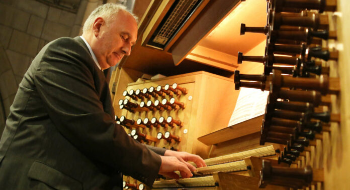 Initiator Wolfgang Kreuzhuber eröffnet den diesjährigen „Orgelsommer“.