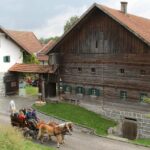 Als typischer Innviertler Vierseithof präsentiert sich das Freilichtmuseum Brunnbauerhof in Andorf.