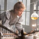 Rosamund Pike schlüpft in „Marie Curie — Elemente des Lebens“ in die Rolle der polnischen Chemikerin und Physikerin, einer visionären Pionierin und zweifachen Nobelpreisträgerin.