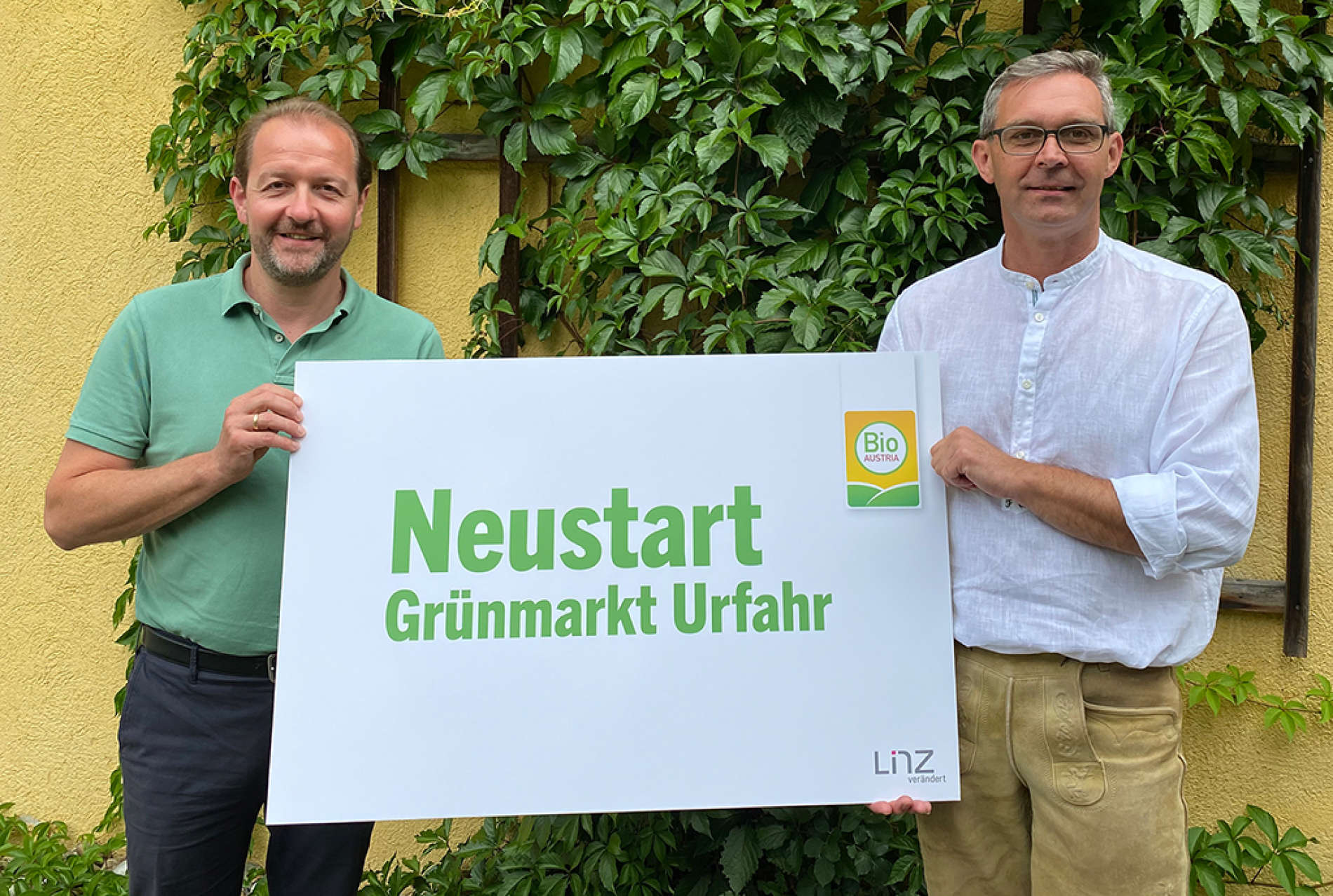 Marktreferent Vbgm. Bernhard Baier (l.) und Franz Waldenberger (Obmann Bio-Austria) wollen gemeinsam für frischen Wind am Grünmarkt in Urfahr sorgen.