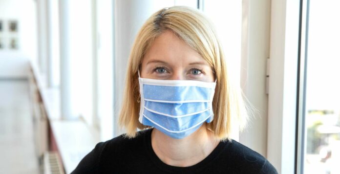 LH-Stv. Christine Haberlander propagiert den Mund-Nasen-Schutz.