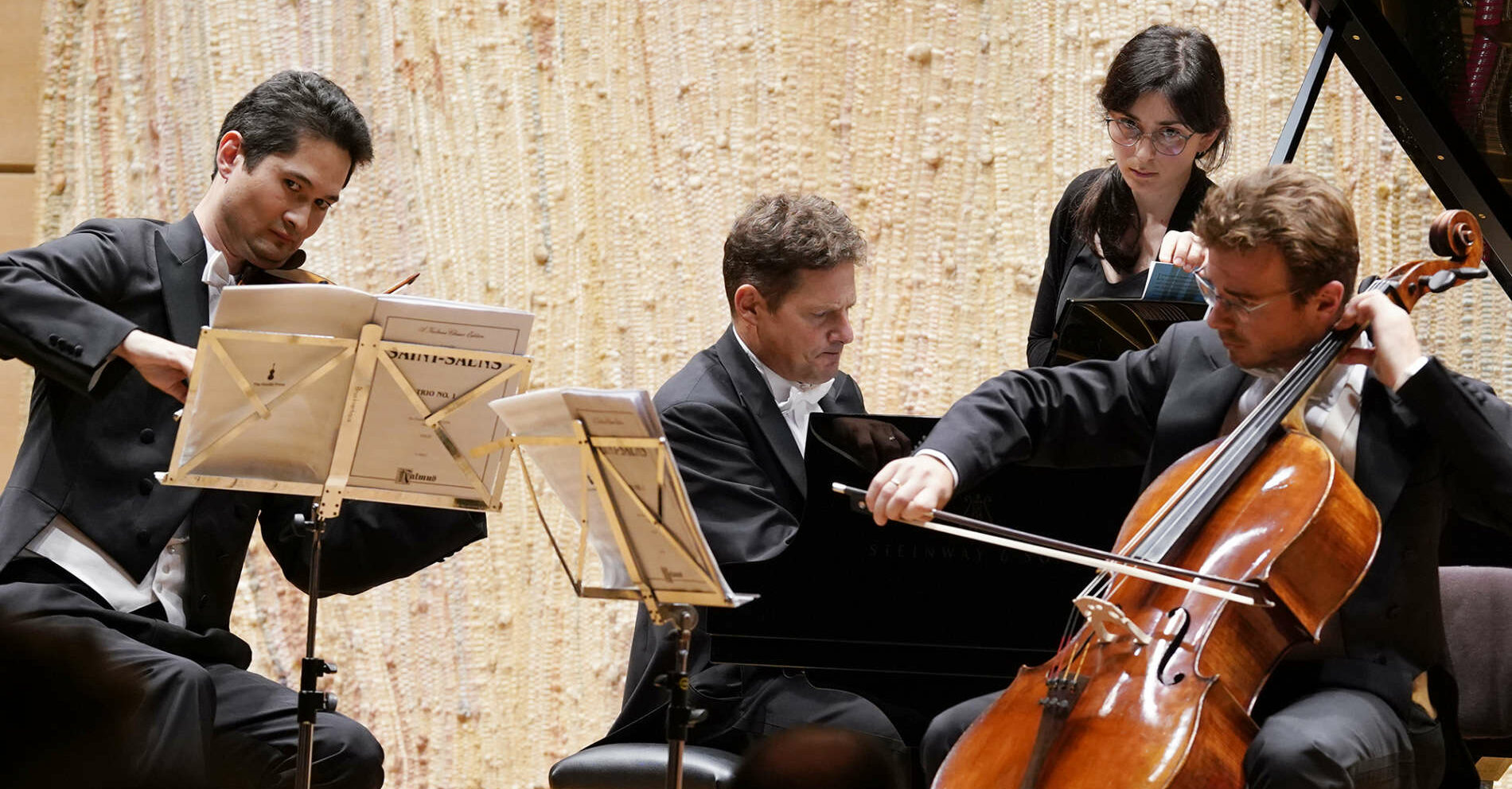 Andreas Janke (Geige), Oliver Schnyder (Klavier) und Benjamin Nyffenegger (Cello) im Brucknerhaus