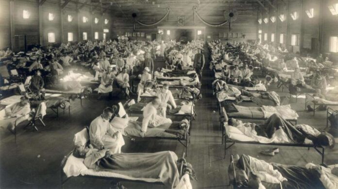 Ein Notkrankenhaus für infizierte US-Soldaten in den USA 1918