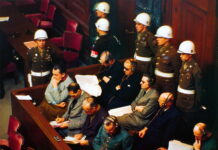 Die Angeklagten auf der Anklagebank des ersten Nürnberger Prozesses im Jahr 1945