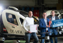 V. l.: Peter Glaser (VP Engineering/R&T), Robert Machtlinger (CEO FACC) und Roland Teubenbacher (FACC-Program Manager) freuen sich über den 1. Platz des Innovationspreises in der Kategorie Großunternehmen.