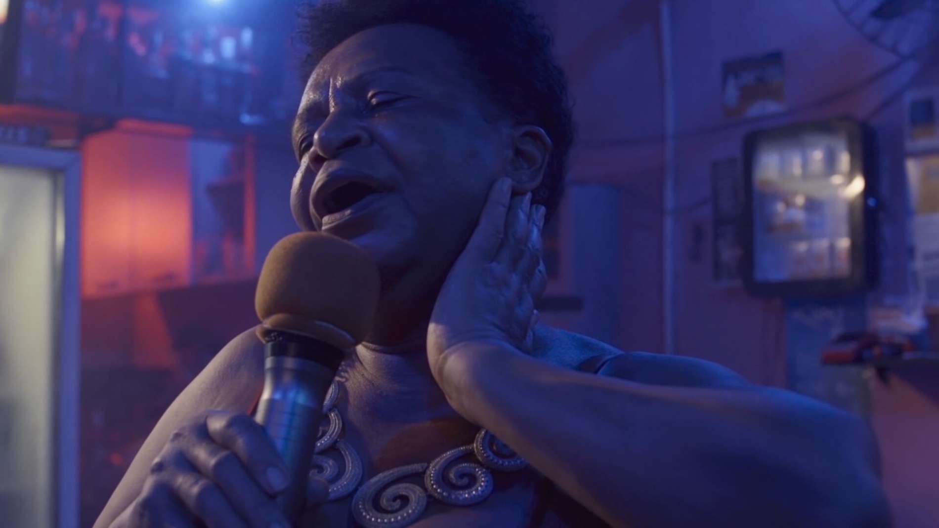 Eine „vor Leben sprühende Karaokebar“ (Jurystatement) in Rio de Janeiro ist im Siegerfilm „Endless Love“ von zentraler Bedeutung.