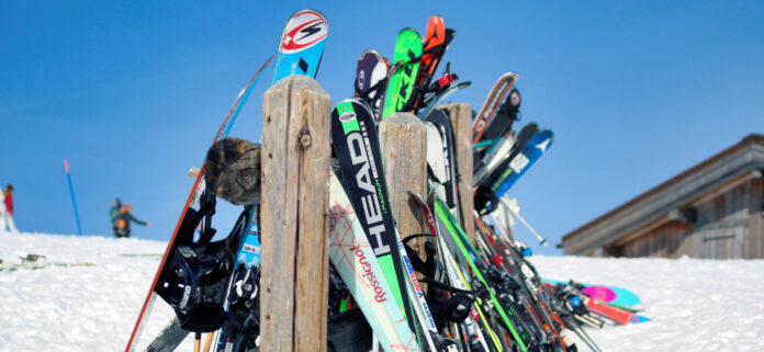 Viele Ski aus Deutschland dürften zu Beginn der Saison nicht dabei sein: Die Reisewarnung der Nachbarn schmerzt stark.