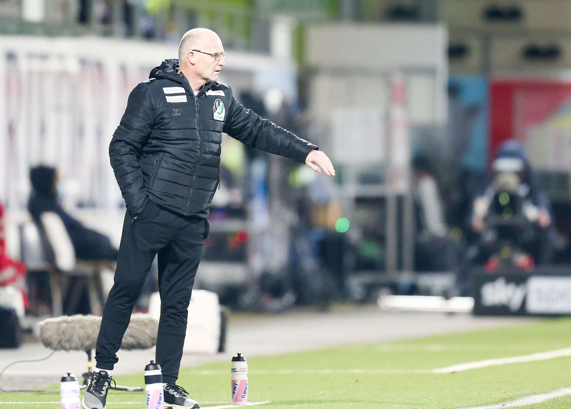 Interimstrainer Gerhard Schweitzer soll die SV Ried wie schon gegen den SK Rapid zum Erfolg führen.