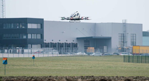 Am Gelände von FACC in St. Martin im Innkreis wurde der erste Testflug eines autonomen Flugtaxis erfolgreich durchgeführt.