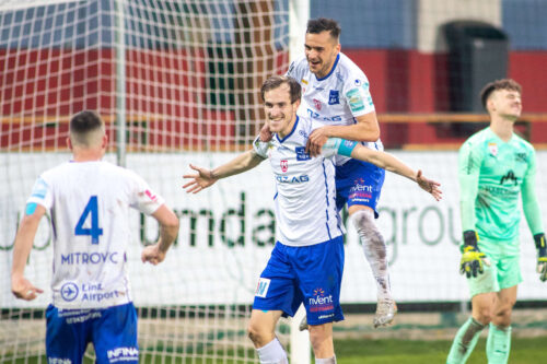 Die Linzer Torschützen Fabian Schubert (l.) und Kristijan Dobras (r.) jubelten über einen 2:0-Sieg in Amstetten.