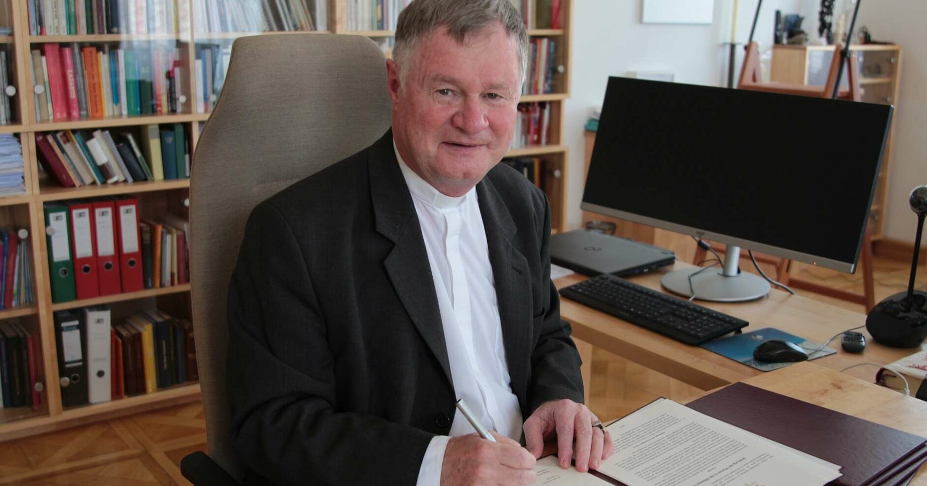 Am 4. Mai, dem Gedenktag des Hl. Florian, unterzeichnete Diözesanbischof Manfred Scheuer die Gesetzestexte für die Umsetzung der neuen Pfarrstruktur. Mit der Veröffentlichung im Linzer Diözesanblatt sind sie nun rechtsgültig.