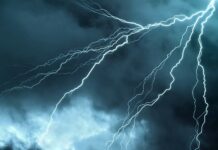 20.000 Blitze gehen durchschnittlich im Jahr über OÖ nieder. Schlagen sie in Gebäude ein, sind die Schäden hoch.