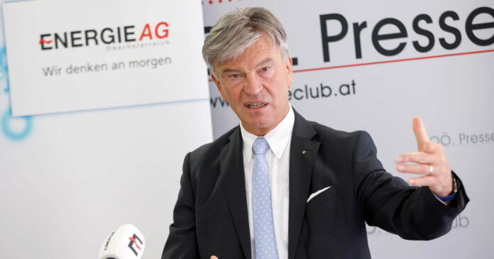 Energie-AG-Generaldirektor Werner Steinecker freute sich über ein „außerordentlich“ gutes Geschäftshalbjahr.