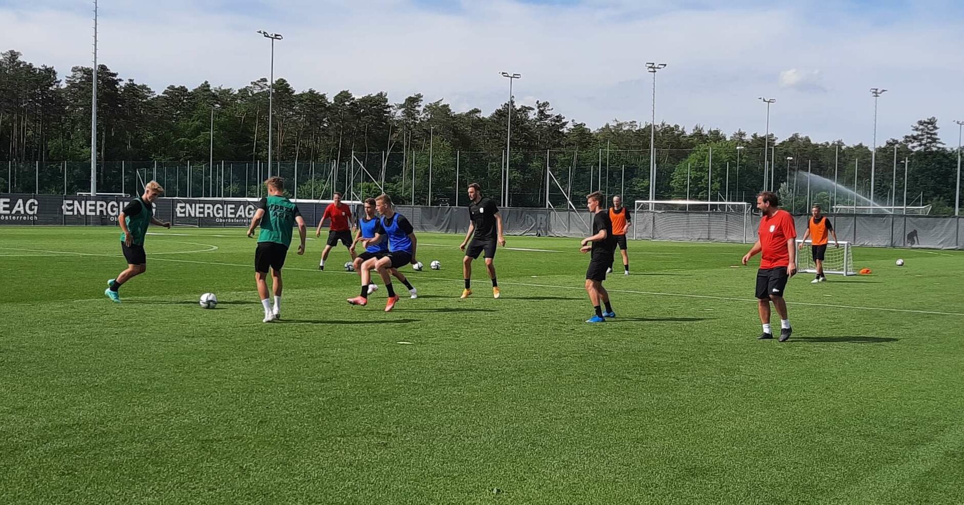 Andreas Wieland und Rene Gartler (h.) sind trotz des LASK-Engagements noch bei den Juniors OÖ im Einsatz.