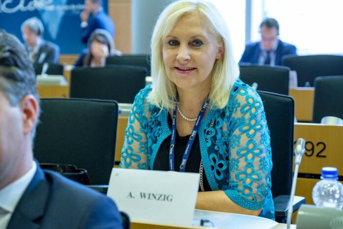 Die ÖVP-Delegationsleiterin im Europaparlament, Angelika Winzig, ist Mitglied der EVP-Fraktion und berichtet aus erster Hand aus dem EU-Parlament.