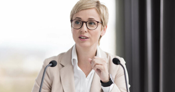 WKOÖ-Präsidentin Doris Hummer will viele Arbeitslose rasch wieder im Berufsleben stehen sehen.
