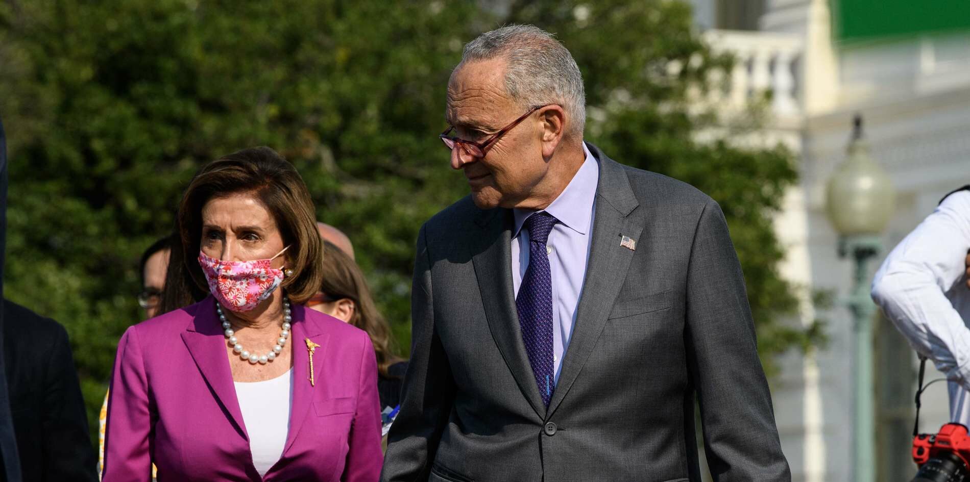Die Demokraten Nancy Pelosi (links) und Chuck Schumer konnten einige Republikaner überzeugen.