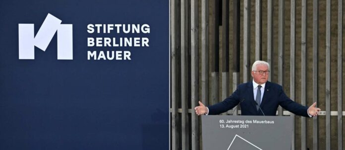 Freiheit und Demokratie seien „nie naturgegeben, nie ein für alle Mal erreicht“, mahnte Bundespräsident Frank-Walter Steinmeier anlässlich des 60. Jahrestages des Baus der Berliner Mauer.