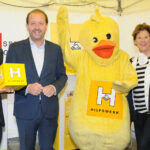 Start der Hilfswerk-Family-Tour am Linzer Taubenmarkt (v. l.): Obmann LAbg. Wolfgang Hattmannsdorfer, Vbgm. Bernhard Baier, Schirmherrin Ingrid Turkovic-Wendl und Hilfswerk-Geschäftsführerin Viktoria Tischler