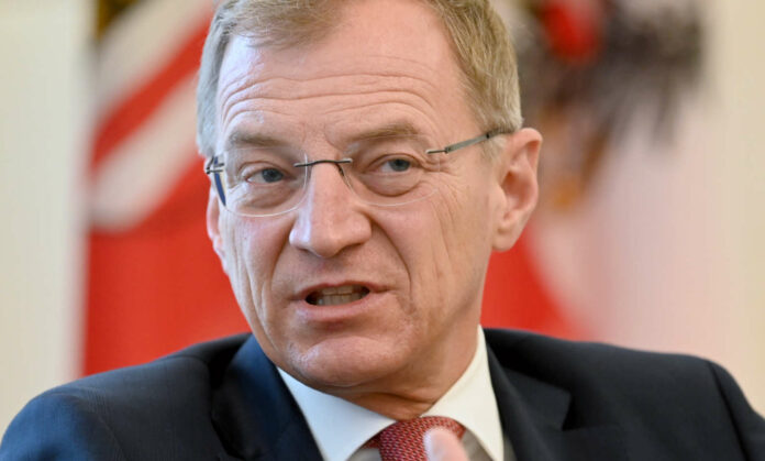 Die APA bat Landeshauptmann Thomas Stelzer zum Interview anlässlich der Oberösterreich-Wahl in knapp drei Wochen (26. September).