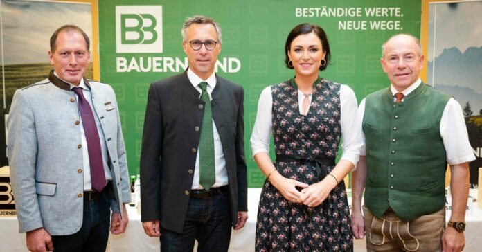Von links: Auf Josef Moosbrugger, Präsident LKÖ, Bauernbund-Präsident Georg Strasser, BMin Elisabeth Köstinger und Agrar-Landesrat Max Hiegelsberger wartet ein heißer Herbst.