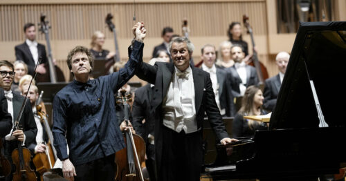 Triumphierten: Gastsolist Paul Lewis, Dirigent Markus Poschner und sein Bruckner Orchester