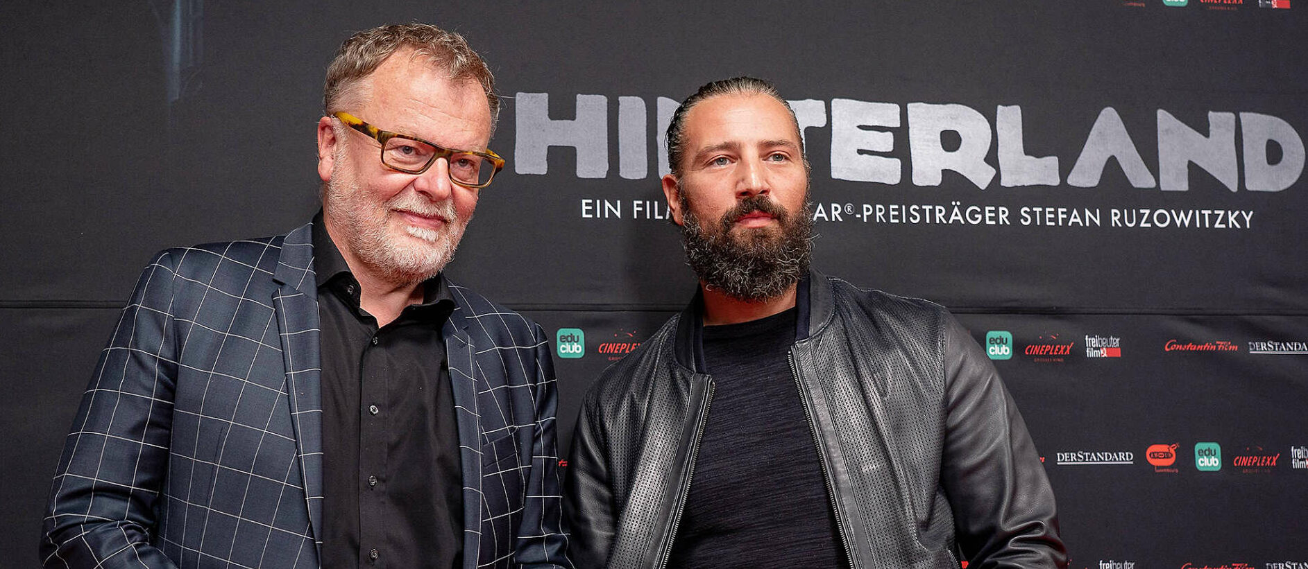 Stefan Ruzowitzky (l) und Murathan Muslu bei der Premiere von „Hinterland“ in Wien. Für Netflix drehen sie gemeinsam die „Barbaren“.