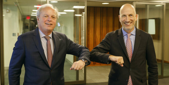 Arbeitsminister Martin Kocher (r.) und der Managing Director der Weltbank, Axel van Trotzenburg, in Washington.