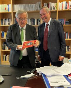 Juncker (l.) über Leitl: „Seine Stimme ist weiterhin eine der wichtigsten europäischen Stimmen in Europa."