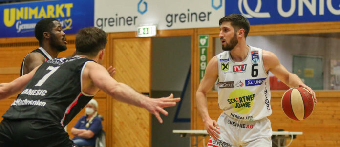 Die Gmundner um Daniel Friedrich (r.) gehen als klarer Favorit in das erste Derby der neuen Saison.