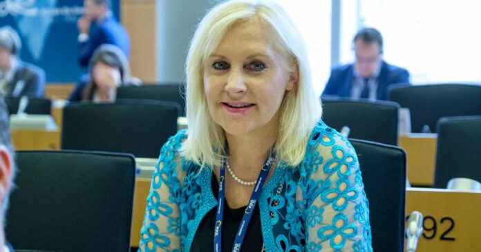 Angelika Winzig kämpft als Chefverhandlerin des Europäischen Parlaments für die Beibehaltung der Roaming-Regelung.