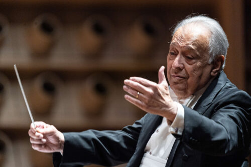 Nach zwölf Jahren kehrte Stardirigent Zubin Mehta am Pult des Orchestra del Maggio Musicale Fiorentino mit Gustav Mahlers 10. und Anton Bruckners 9. Sinfonie ins Brucknerhaus Linz zurück.