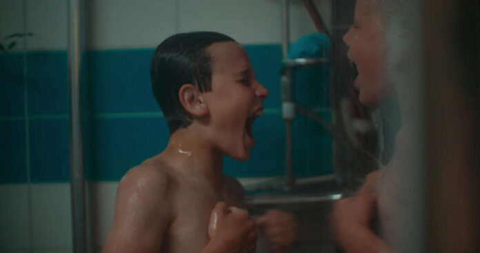 „Shower Boys“ des Schweden Christian Zetterberg widmet sich Männlichkeitsbildern.